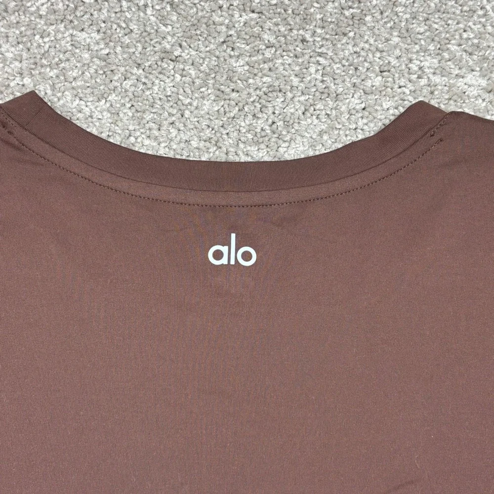 Alo Yoga Mens XL Espresso Brown Performance Short Sleeve Crew Neck T-Shirt